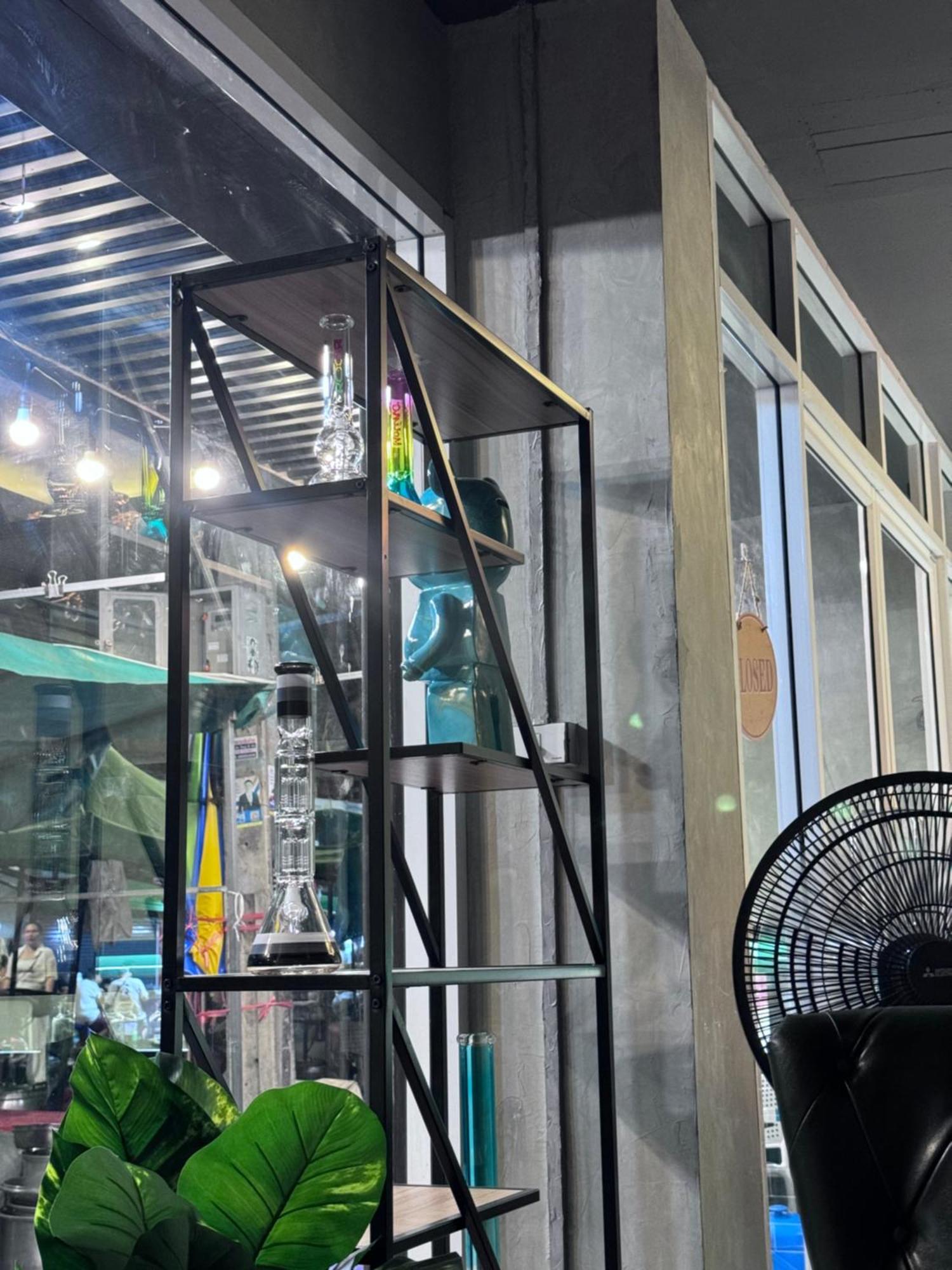 Bud Brew Beyond Dispensary And Hotel バンコク都 エクステリア 写真