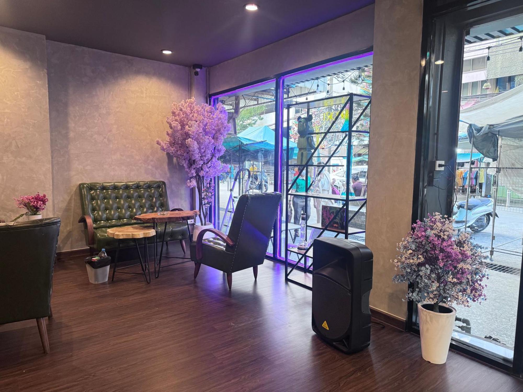 Bud Brew Beyond Dispensary And Hotel バンコク都 エクステリア 写真