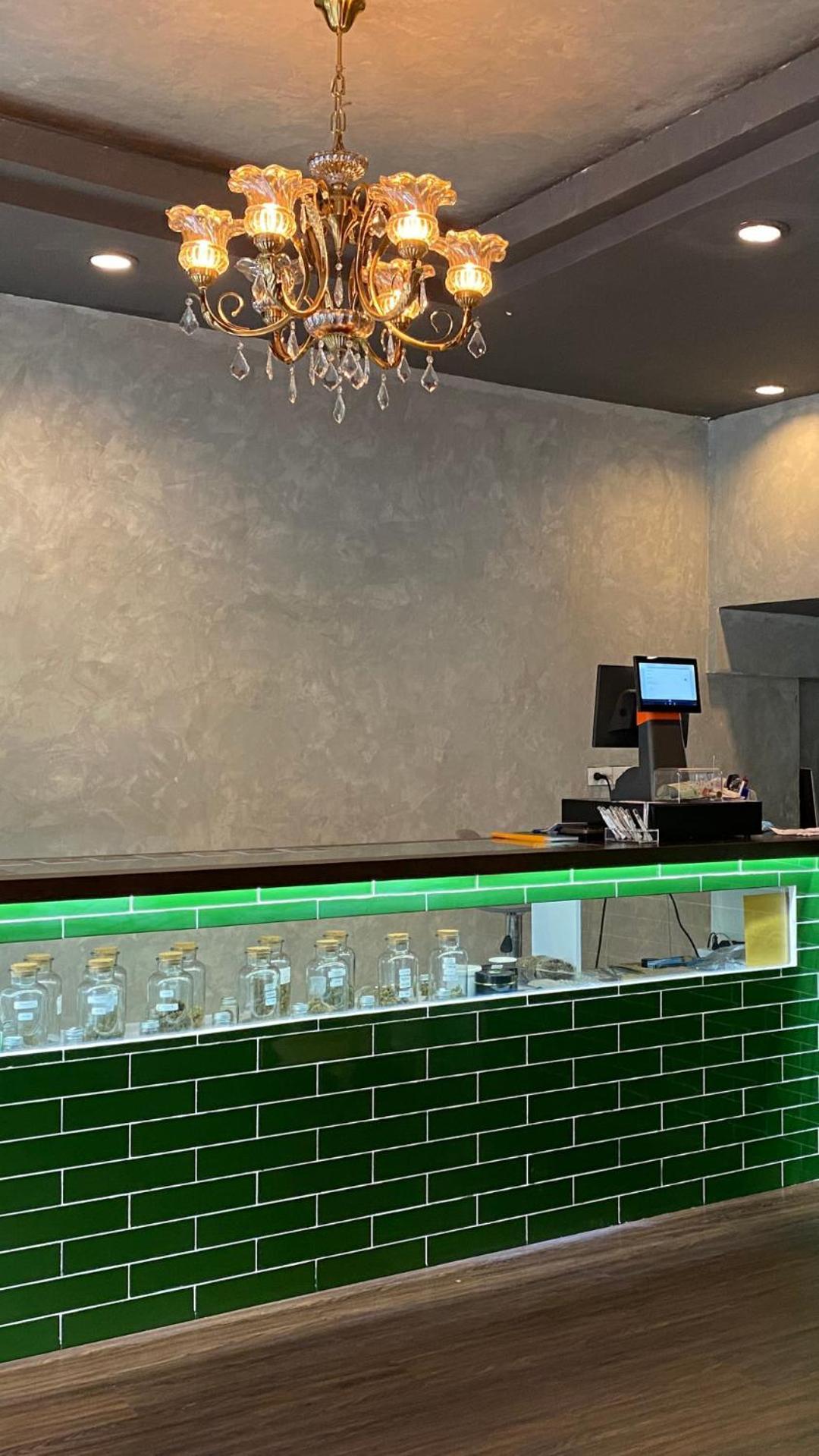 Bud Brew Beyond Dispensary And Hotel バンコク都 エクステリア 写真