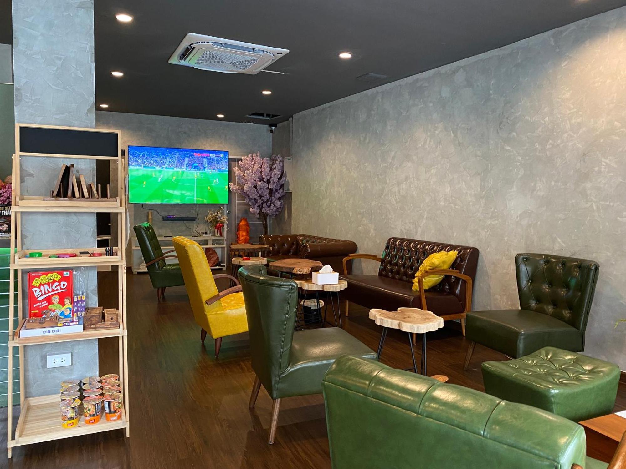 Bud Brew Beyond Dispensary And Hotel バンコク都 エクステリア 写真