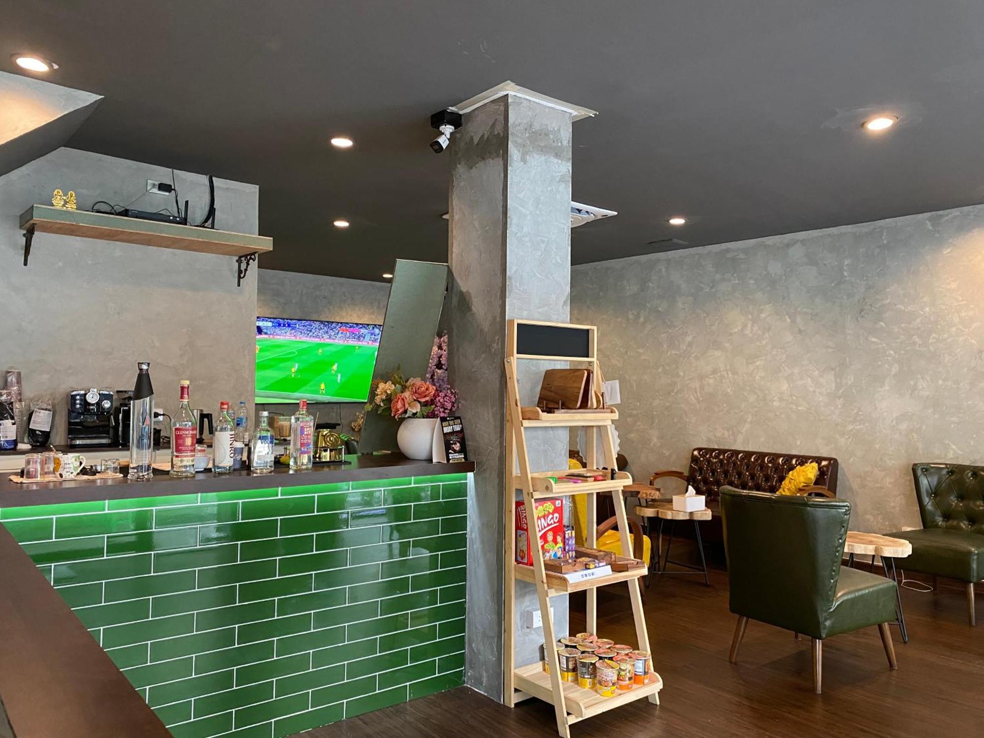 Bud Brew Beyond Dispensary And Hotel バンコク都 エクステリア 写真