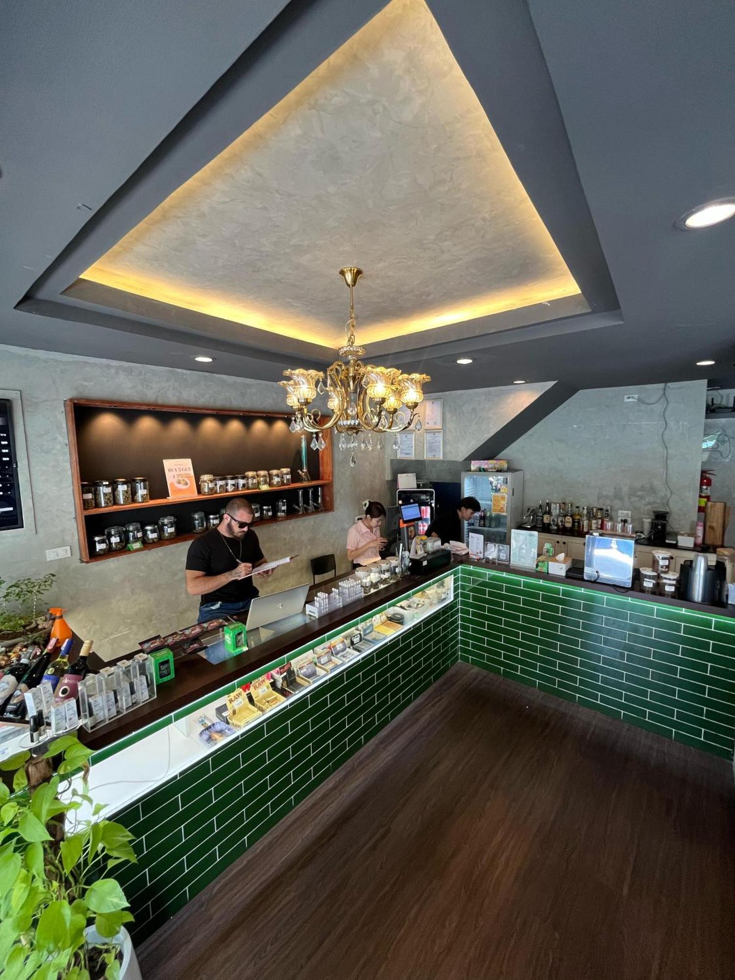 Bud Brew Beyond Dispensary And Hotel バンコク都 エクステリア 写真